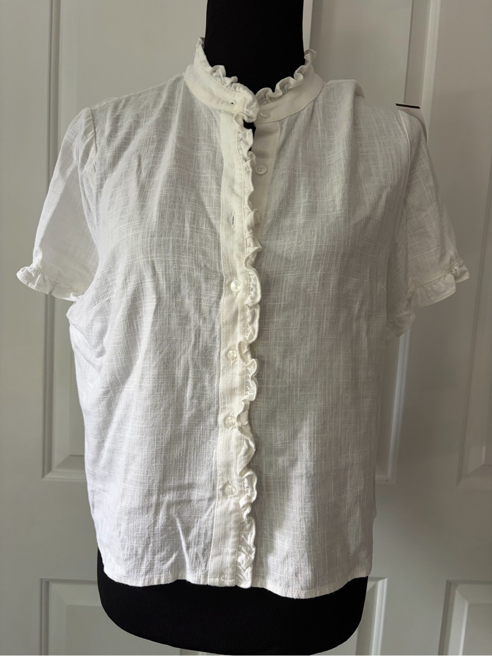 1. State White Linen Ruffle- Front Short Sleeve Blouse Large